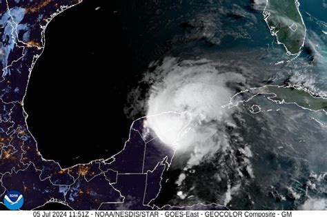 national hurricane center satellite loop